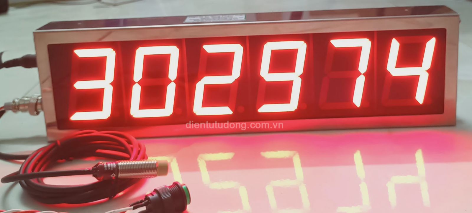 Điện tử tự động Phạm Tuân chuyên cung cấp bộ đếm sản phẩm cơ 4 số· tại: Hồ Chí Minh, Hà Nội, Hải Phòng, Cần Thơ, Đà Nẵng, Huế,An Giang, Bắc Ninh, Cao Bằng, ĐắkLắk, Đồng Nai, Đồng Tháp, Điện Biên, Gia Lai, Hà Tỉnh, Hưng Yên, Khánh Hòa, Lai Châu, Lâm Đồng, Lạng Sơn, Lào Cai, Ninh Bình, Phú Thọ, Quảng Ngãi, Quảng Ninh,  Bộ đếm số lần 6 số- cảm biến từ
